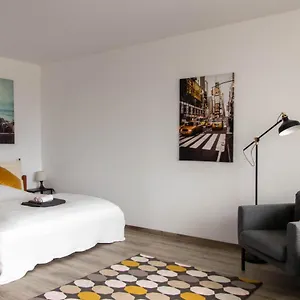 Apartment Bright - - Balcony - Tradefair